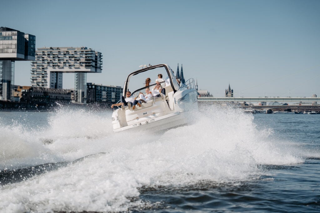 Boot mieten Köln: 4 aufregende Ausflugsziele, Charter und Tipps zum Boot fahren auf dem Rhein - Nautigo 2025 04 03 Nautigo Koeln Contentday 106