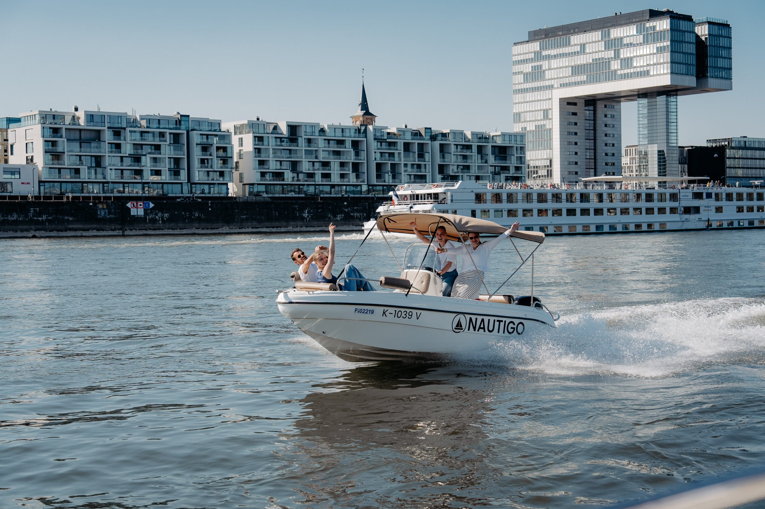 Bootsführerschein Köln - Nautigo Nautigo Sbf See Und Binnen Bootsführerschein Praxisausbildung