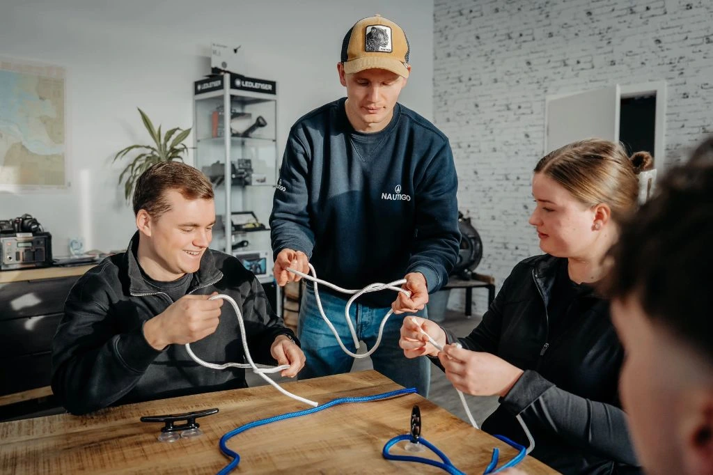 Bootsführerschein in 2025 - Nautigo Nautigo Praxisausbildung Bootsführerschein In 14 Tagen Sbf See Und Binnen Julian Erklärt Knoten