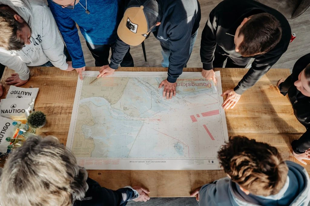 Bootsführerschein in 2025 - Nautigo Nautigo Praxisausbildung Bootsführerschein In 14 Tagen Sbf See Und Binnen Koeln Julian Erklärt Navigationskarte