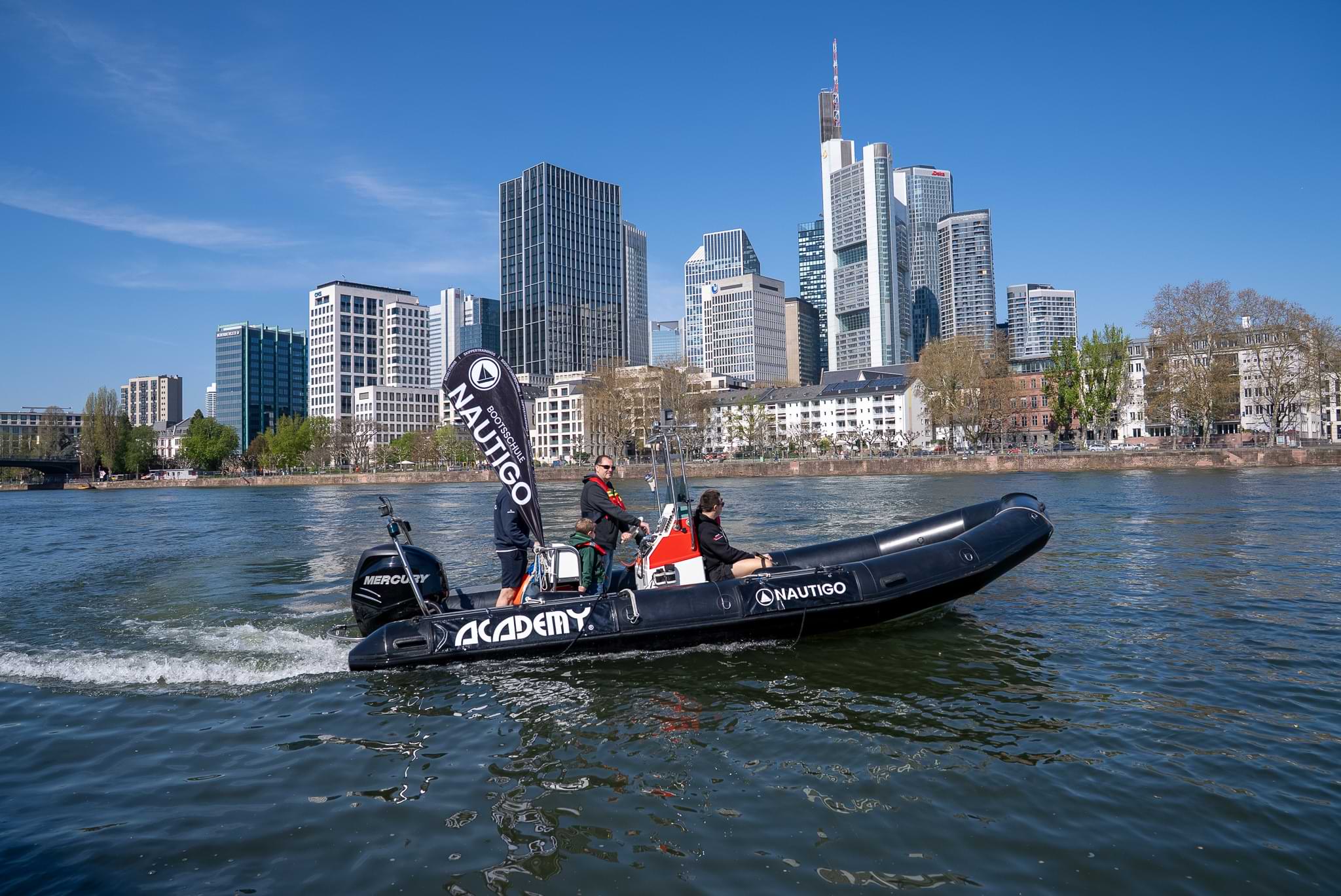 Frankfurt Bootsfürherschein Fahrstunde 2
