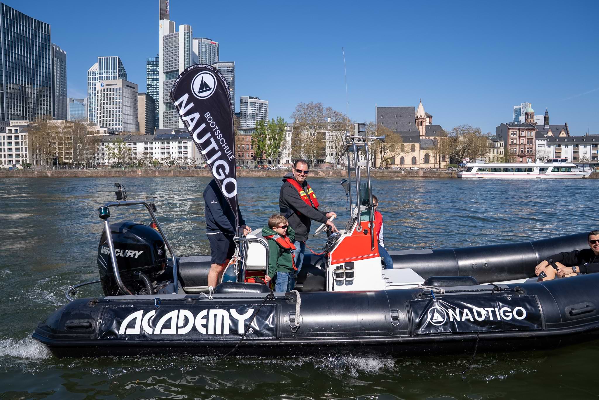 Frankfurt Bootsfürherschein Fahrstunde