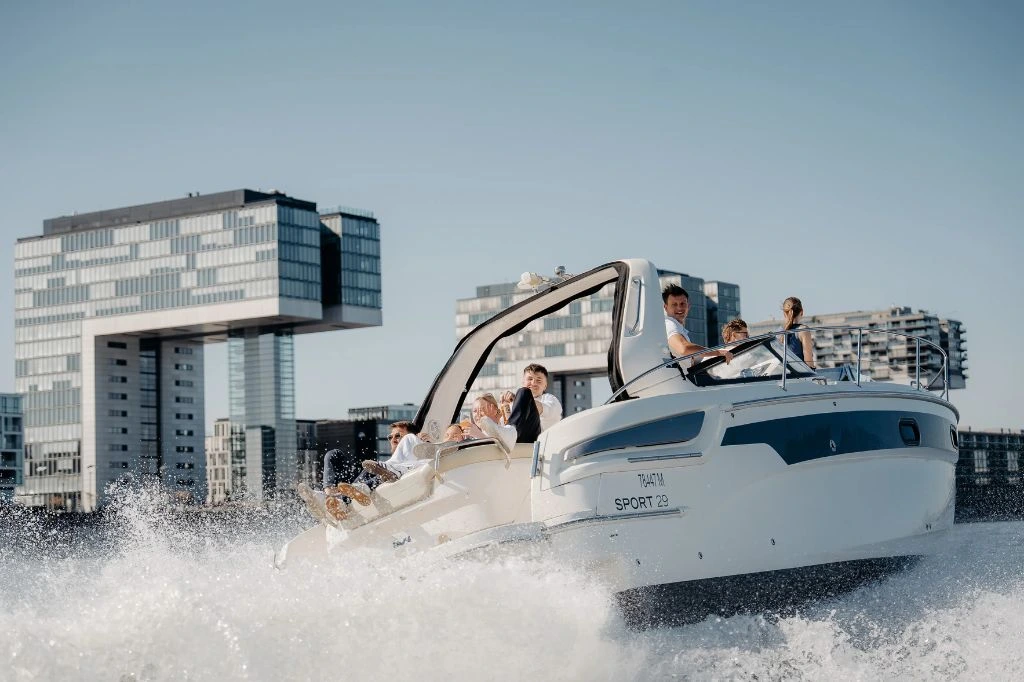 Bootsführerschein in 2025 - Nautigo Nautigo-Boote-Und-Jetskis-Mieten-Koln-Bootsfuhrerschein-Karel-F19-Rodenkirchen