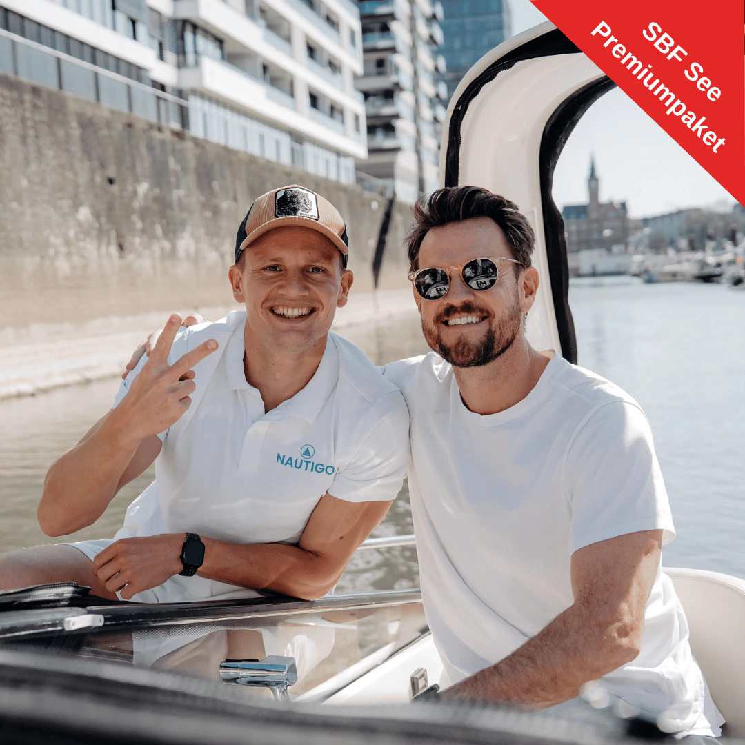 SBF See Praxisausbildung Glücklicher Kunde Bootsführerschein Sportbootführerschein Online Bootsschule