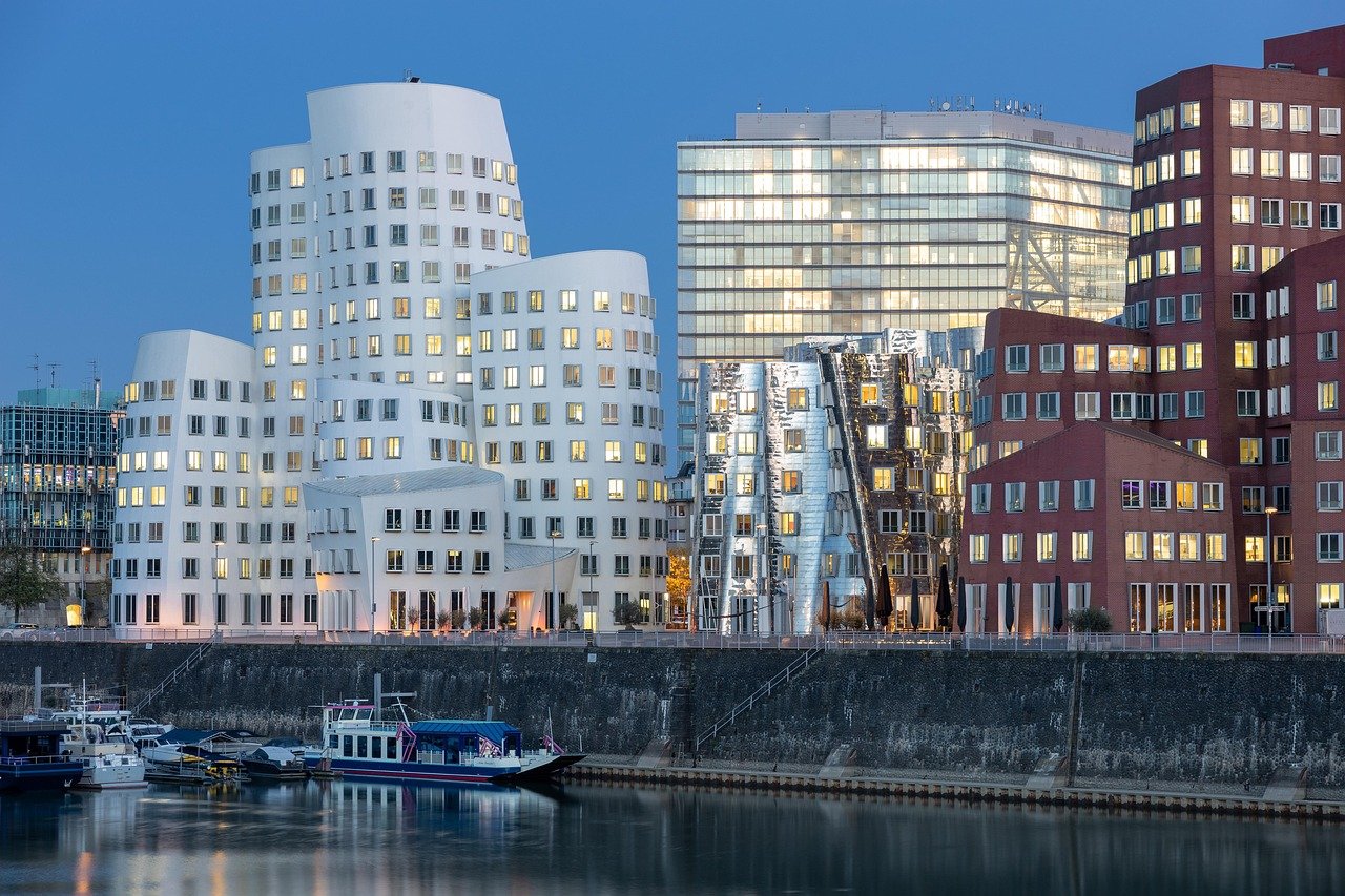 Medienhafen Düsseldorf - Luftaufnahme Mit Gehry-Bauten Und Rheinturm