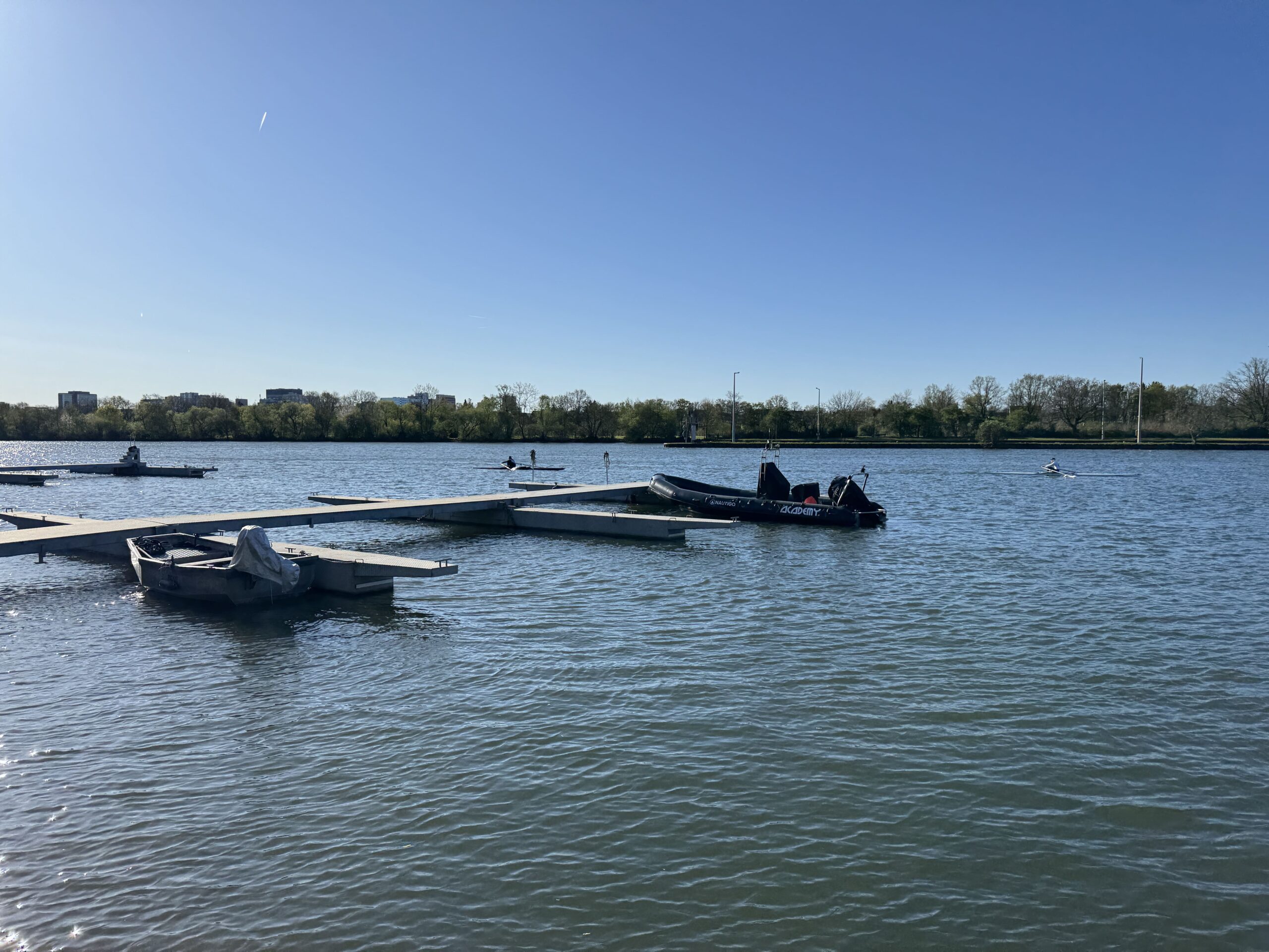 Griesheimer Ufer Frankfurt - Luftaufnahme Mit Skyline Und Main
