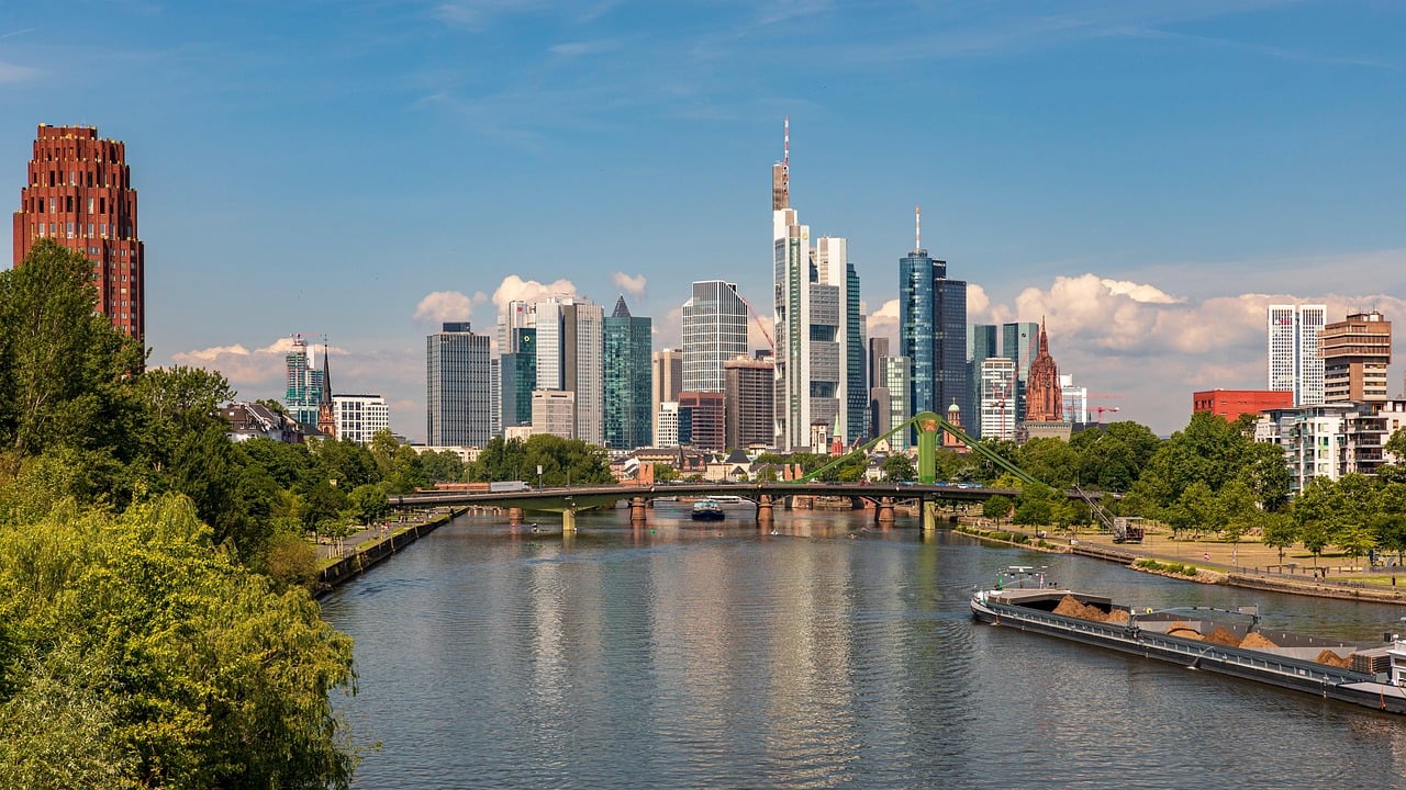 Sachsenhausen Frankfurt Mainufer