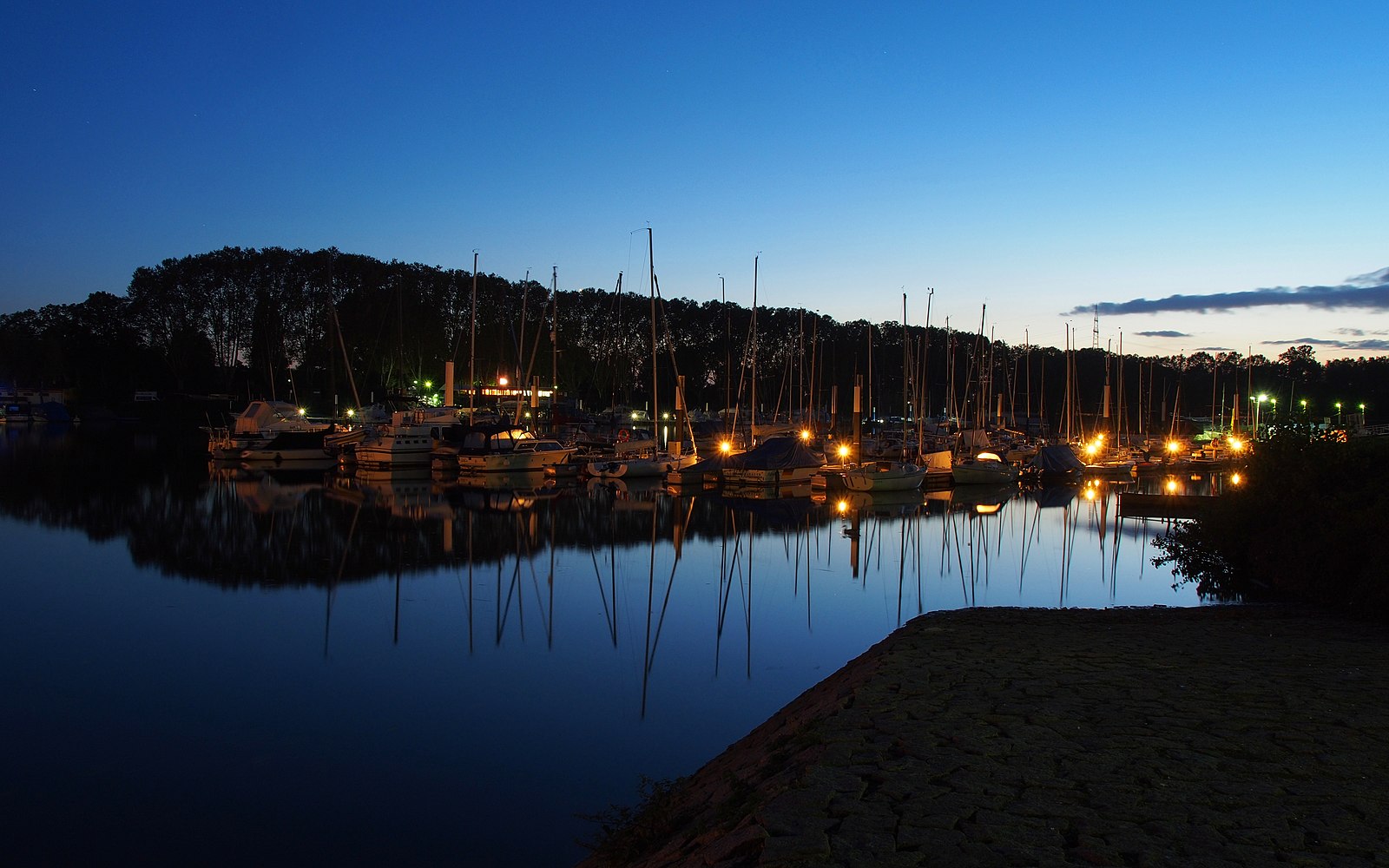 Schiersteiner Hafen Wiesbaden - Maritime Atmosphäre